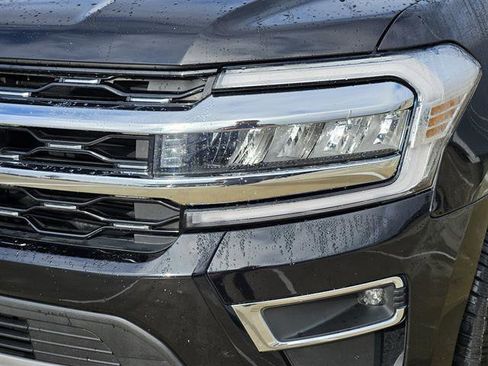 Used 2024 Ford Expedition Limited image 5