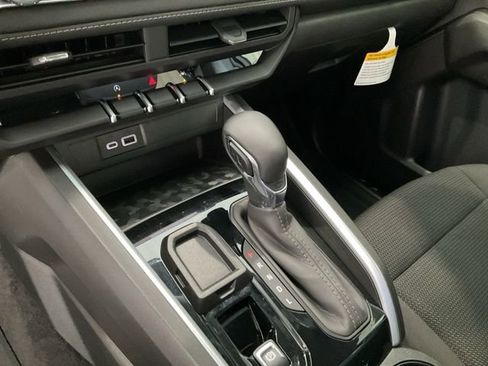 Used 2025 Chevrolet Colorado LT RWD image 12
