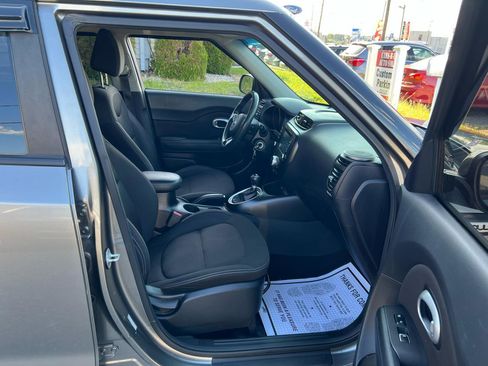 Used 2018 Kia Soul w/ Convenience Package FWD image 12
