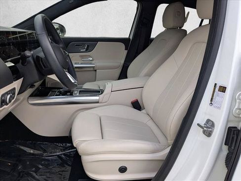 Used 2025 Mercedes-Benz GLA 250 4MATIC image 16