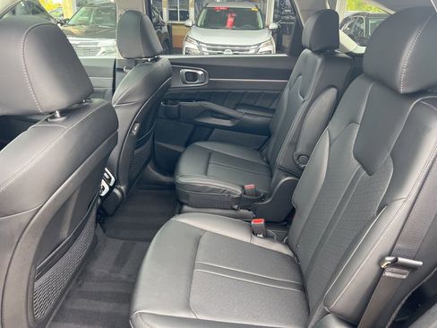 Certified 2022 Kia Sorento SX image 9