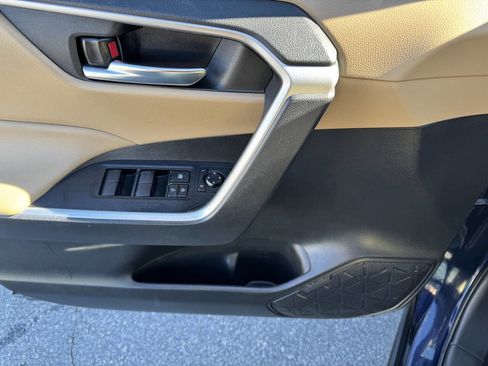 Used 2021 Toyota RAV4 XLE image 9