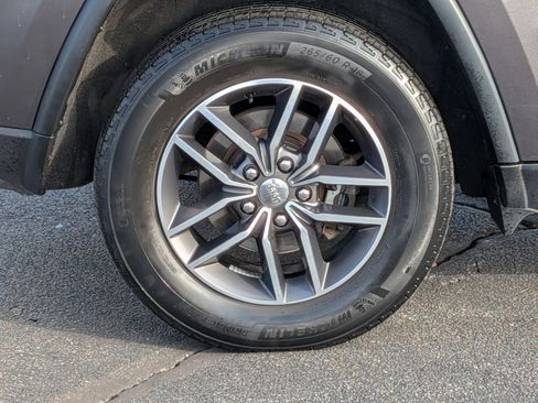 Used 2018 Jeep Grand Cherokee Limited image 11