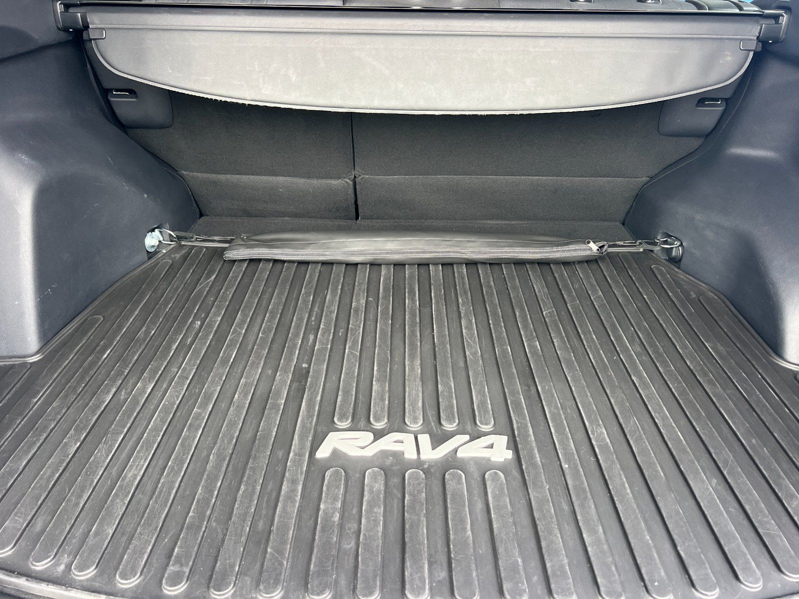 Used 2025 Toyota RAV4 XLE AWD/4WD image 14