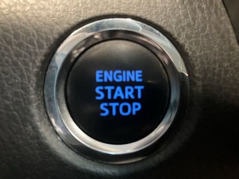 Used 2018 Toyota Camry FWD image 20