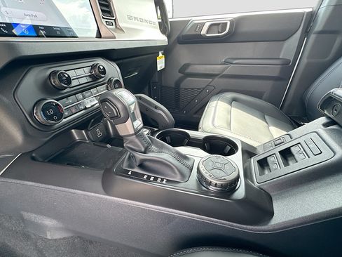 New 2026 Ford Bronco Outer Banks w/ Sasquatch Package AWD/4WD image 12