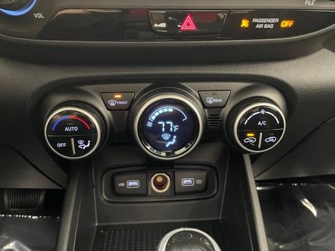 Used 2022 Hyundai Venue SEL image 6