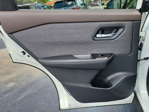 Used 2022 Nissan Rogue SV FWD image 9