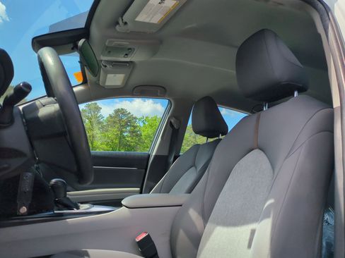 Used 2018 Toyota Camry LE image 16