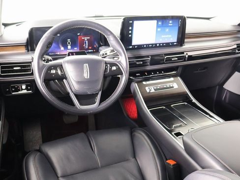 Used 2025 Lincoln Aviator Reserve w/ Equipment Group 201A image 2