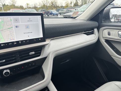 Used 2025 Ford Explorer Active w/ Active Comfort Package image 23