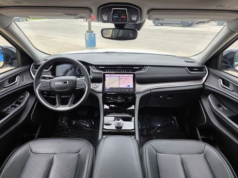 Certified 2023 Jeep Grand Cherokee Limited w/ Black Appearance Package AWD/4WD image 21