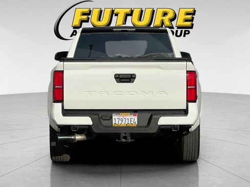 Used 2025 Toyota Tacoma SR5 image 5