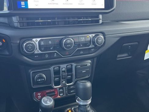 New 2025 Jeep Gladiator Rubicon w/ Convenience Group image 15