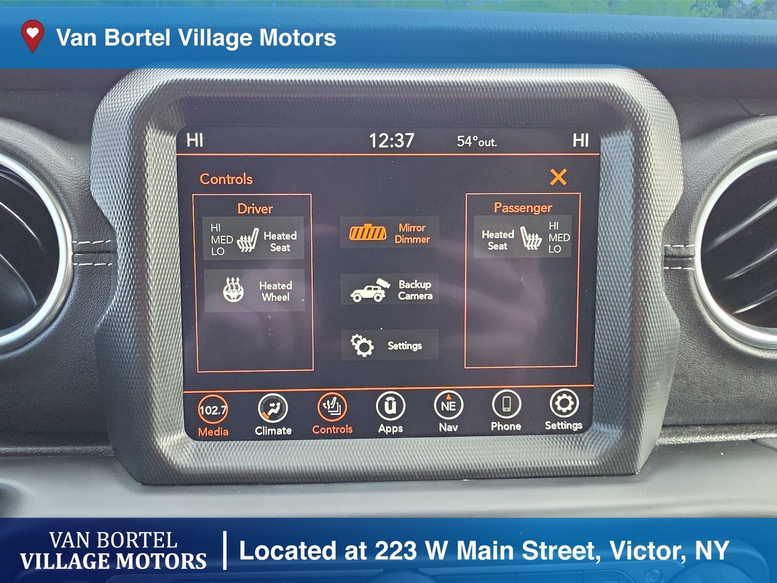 Used 2021 Jeep Wrangler Unlimited Sahara w/ Uconnect 4C Nav & Sound Group AWD/4WD image 17
