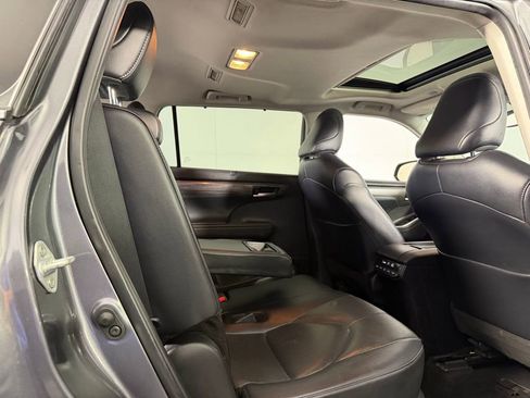 Used 2024 Toyota Highlander Limited image 24