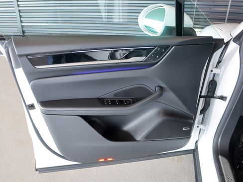 Certified 2025 Porsche Macan Electric RWD image 21