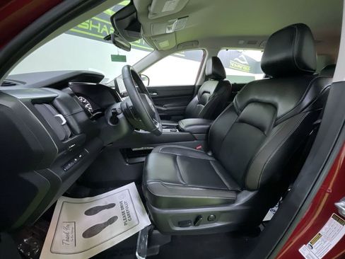 Used 2024 Nissan Pathfinder SL image 17