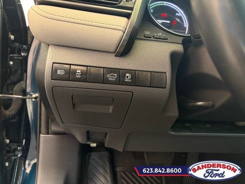 Used 2020 Toyota Camry SE w/ Sunroof Package FWD image 11