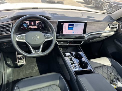 Certified 2025 Volkswagen Atlas SEL Premium R-Line image 9