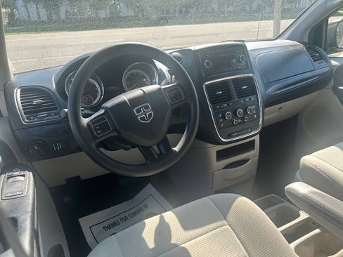 Used 2012 Dodge Grand Caravan SE FWD image 10