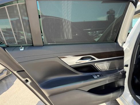 Used 2022 BMW 740i w/ Premium Package RWD image 16
