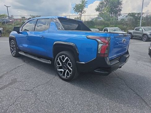 Used 2025 Chevrolet Silverado EV RST AWD/4WD image 3