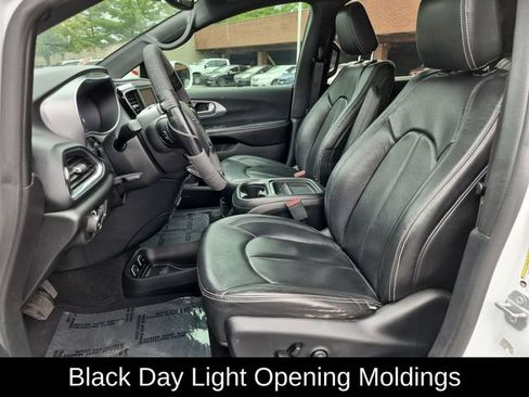 Used 2019 Chrysler Pacifica Touring Plus w/ S Appearance Package FWD image 12
