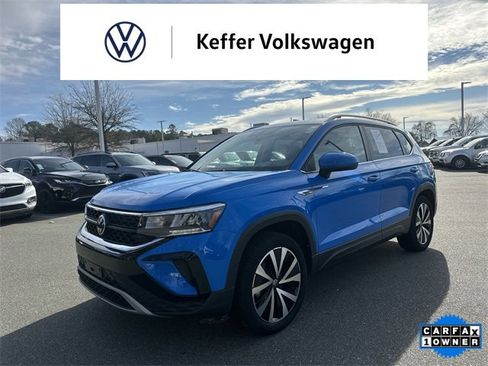 Used 2022 Volkswagen Taos SE w/ Panoramic Sunroof Package image 1