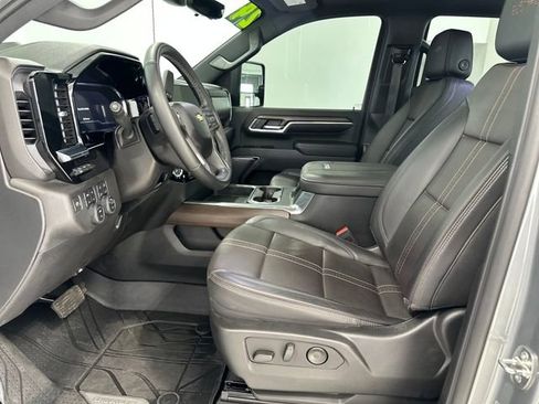 Used 2024 Chevrolet Silverado 2500 High Country w/ Technology Package image 5
