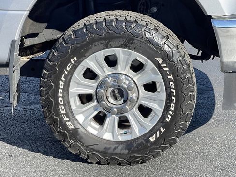 Used 2022 Ford F350 XLT image 9