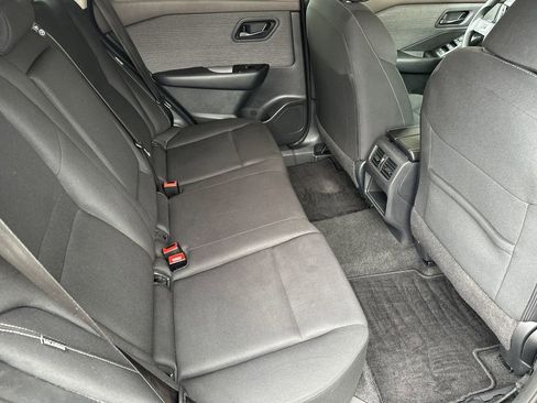 Used 2023 Nissan Rogue S image 31