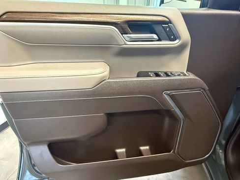 Used 2025 Chevrolet Silverado 1500 LT image 17