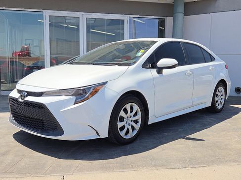 Used 2022 Toyota Corolla LE image 2