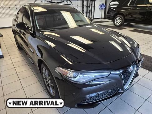 Used 2018 Alfa Romeo Giulia AWD image 1
