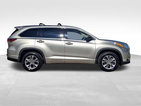 Used 2015 Toyota Highlander XLE image 7