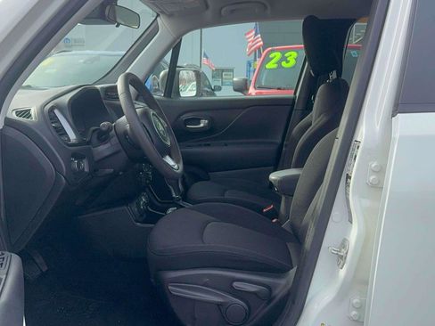 Used 2023 Jeep Renegade Latitude image 13