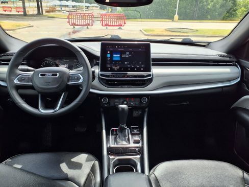 Used 2025 Jeep Compass Limited AWD/4WD image 11