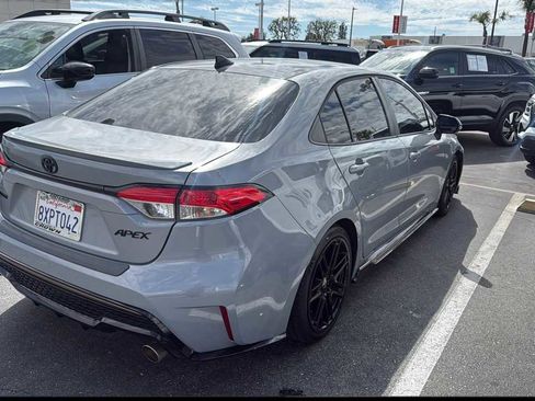 Used 2022 Toyota Corolla SE image 2