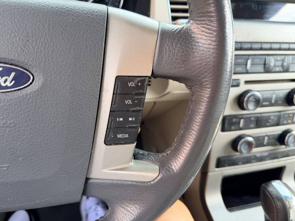 Used 2009 Ford Flex SEL FWD image 17