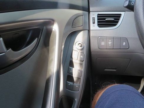 Used 2012 Hyundai Elantra GLS FWD image 46