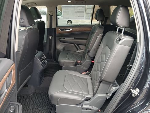New 2026 Volkswagen Atlas SE FWD image 24