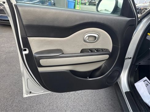 Used 2017 Kia Soul + FWD image 19