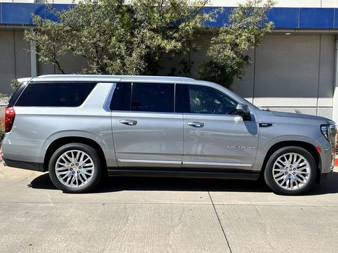 Used 2023 GMC Yukon XL Denali w/ Denali Reserve Package image 3