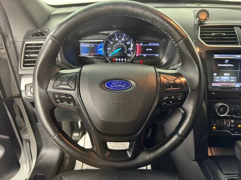 Used 2016 Ford Explorer XLT w/ Equipment Group 202A AWD/4WD image 13