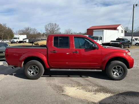 Used 2018 Nissan Frontier SV image 3