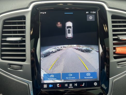 Used 2023 Volvo XC90 B6 Core w/ Protection Package Premier image 38