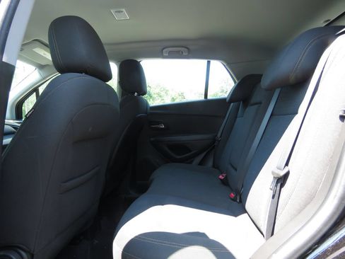 Used 2020 Chevrolet Trax LS AWD/4WD image 19