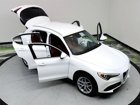 Used 2019 Alfa Romeo Stelvio AWD image 36