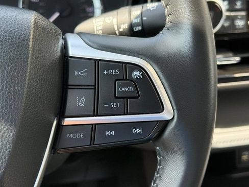 Used 2024 Toyota Highlander LE AWD/4WD image 22